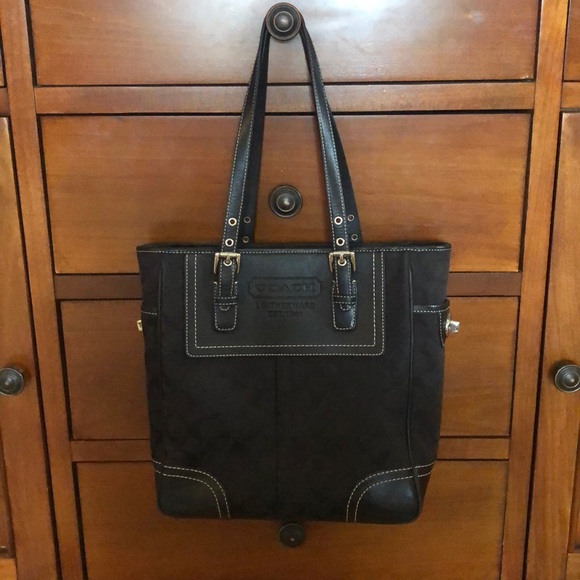 ๐คHP๐ค Black Coach Purse - Picture 1 of 7